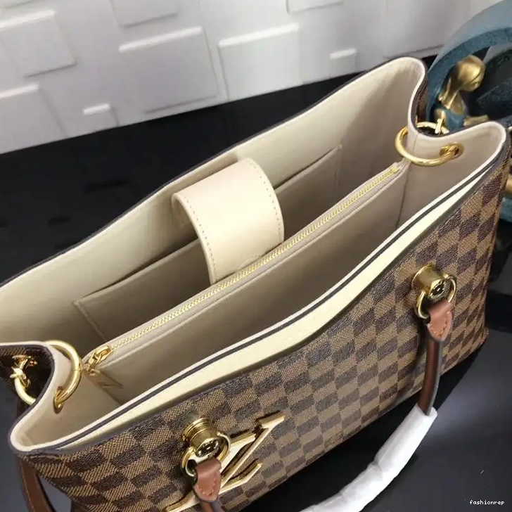 Fashionrepsfam ru 1906BL0066 LV Bags 0815
